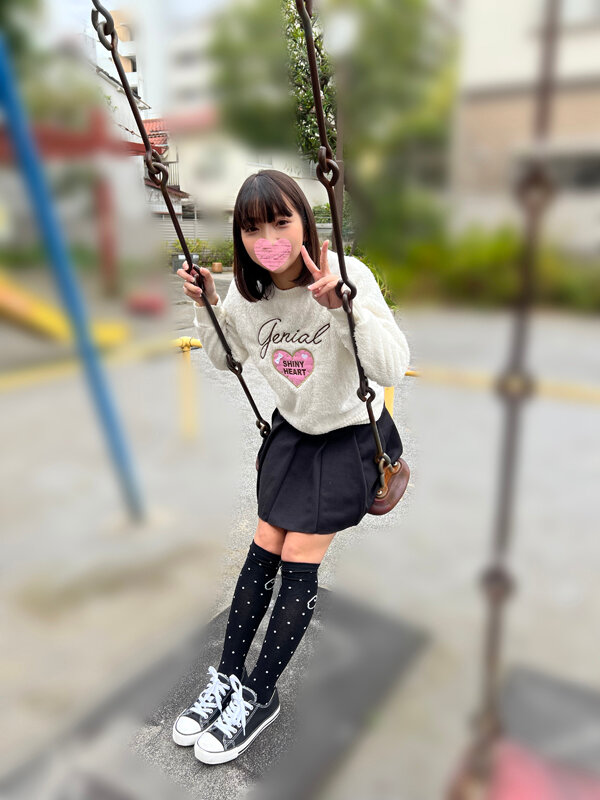 ＜熟女＞ 【小さな女の子2体にイタズラ】無邪気な笑顔が曇り不安な顔で警...