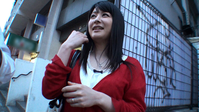 ＜熟女＞ 人妻AV鑑賞ナンパ ごく普通の奧さんに昼ドラの試写と偽って強...