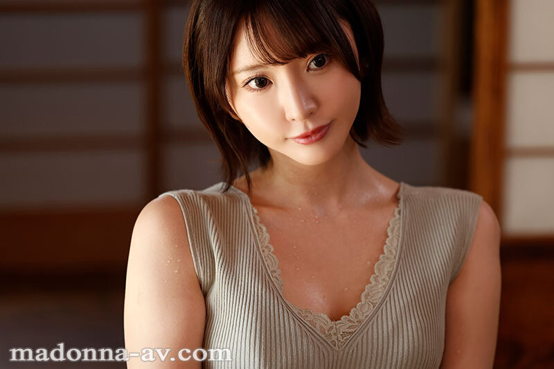 ＜熟女＞ 汗ほとばしる人妻の圧倒的な腰振りで、僕は一度も腰を動かさずに...