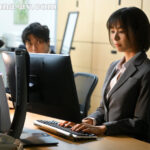 ＜熟女＞ 「アンタの奥さん、最高だったよ」3ヶ月で辞めた新入社員の退職届に書かれた想定外のNTR話 真木今日子 【FANZA】