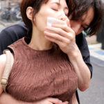 ＜熟女＞ 人妻を拘束椅子に放置して2時間…唾液だらだらのイグイグ変態女に育った話。 星冬香 【FANZA】