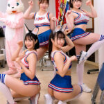 『MM号』 着ぐるみバイトはエッロいチアガールと楽屋が一緒！しかもカワイイ着ぐるみで油断したのか目の前で生着替え！脱ぐのを忘れてガン見でフル勃起！ 【FANZA】