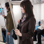 『MM号』 痴●の指マンがストライクすぎて…声も出せず糸引くほど愛液が溢れ出し堕とされた私 石川澪 【FANZA】