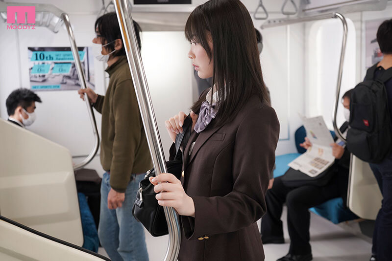 『MM号』 痴●の指マンがストライクすぎて…声も出せず糸引くほど愛液が...