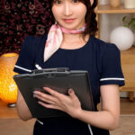 『MM号』 【VR】すぐ隣に婚約者がいるのに超密着施術と囁き誘惑で男を喰うのが大好きなド変態痴女エステティシャン 依本しおり【8K】 【FANZA】