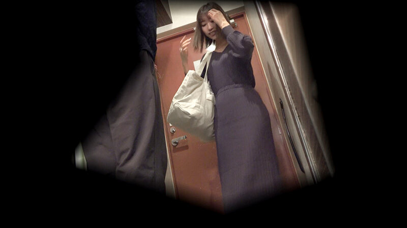 ＜盗撮＞ 【盗撮】出張メンエスの裏オプション事情を盗撮。疲れ切ったリー...