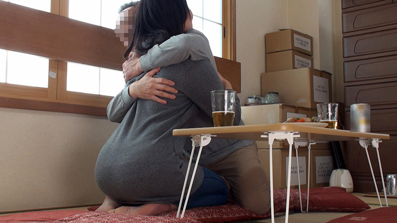 ＜盗撮＞ 山村集落のおばさんを喰いまくる絶倫自治会長の猥褻隠し撮り映像...