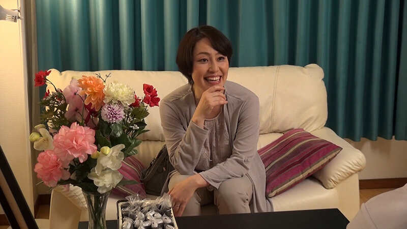 ＜盗撮＞ 「あっ、そんなところまで恥ずかしいわ」奥様が中出しSEXで牝...