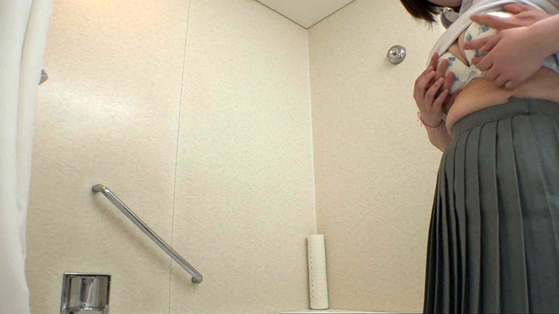 ＜盗撮＞ 【陸上部の先輩と一緒にシャワー！？】盗撮・陸上部女子【Gカッ...