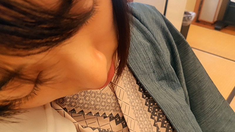 ＜盗撮＞ 慰安旅行でほろ酔い＆泥●した人妻は2本のチ●ポにうっとり…な...