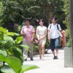 ＜盗撮＞ マジックミラー便 特別出張企画！「再婚してできた元高校教師の巨尻のお義母さんに筆おろししてもらいたい！」義母に恋をする童貞息子の想いをAV制作会社が完全バックアップ！！お父さん（=旦那）の目の前で息子が義理の母を寝取って生中出し！ 『FANZA』