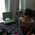 ＜盗撮＞ キツめのパイパン！締まりのいいFカップ奥さん 『FANZA』