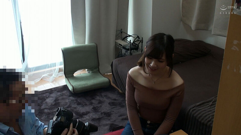 ＜盗撮＞ キツめのパイパン！締まりのいいFカップ奥さん 『FANZA』