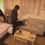 ＜盗撮＞ ニンゲン観察 押しに弱そうな地味メガネ同期は、チ○ポで豹変する超淫乱女子。 『FANZA』