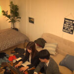 ＜盗撮＞ ニンゲン観察 性別関係なく仲良しで健全な同期関係も、AVに触発されあっという間に性的関係へと変わる一部始終。 『FANZA』