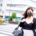 ＜盗撮＞ 痴●電車＃019 バスト100cm爆乳Hカップの露出女 『FANZA』