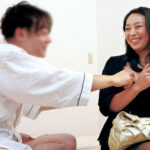 ＜盗撮＞ 本番NGの美熟女デリヘル嬢をビショビショに濡らしてゴム無し挿入→生中出し密撮！ 『FANZA』