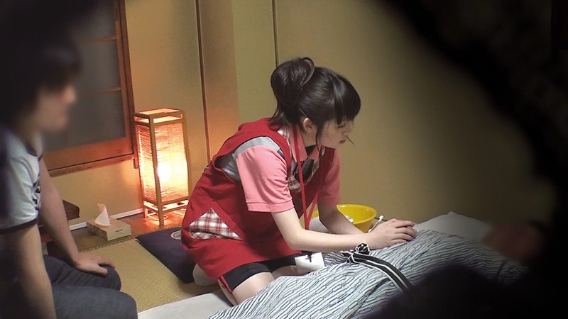 ＜盗撮＞ 働くオバサン完全盗撮！！仕事を忘れてチ●ポにしゃぶりつく、ド...