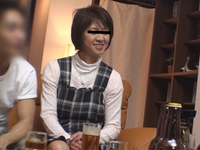 ＜盗撮＞ 実録 堅物な妻をイカサマゲームで騙して他人に猥褻行為を… 3...