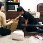 ＜盗撮＞ 大家のおばさんを口説いてキスを迫ってみた… 『FANZA』