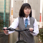 ＜盗撮＞ つきまとい02 ～地味な子の制服姿・自宅・私服姿を何日も盗撮記録～ 『FANZA』