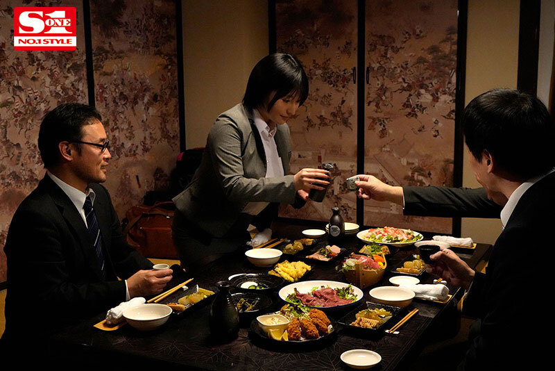 ＜盗撮＞ 出張先で大大大っ嫌いな中年セクハラ上司とまさかの相部屋に… ...