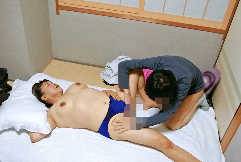 ＜盗撮＞ 巨乳おばさん限定！ビジネスホテルの熟女マッサージ師を口説いて...