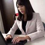 ＜盗撮＞ 露出・輪●・ぶっかけ願望に憑りつかれた女 春原未来 『FANZA』