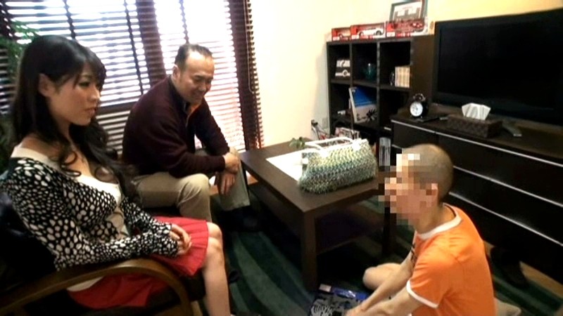 ＜盗撮＞ となりの巨乳お母さんが僕の家にやって来る！ 5 小出遥 『F...