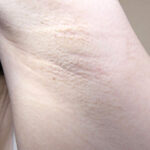 ＜盗撮＞ 皆瀬あかり 濡れてテカってピッタリ密着 神スク水 可愛い女子のスクール水着姿をじっとりと堪能！着替え盗撮から始まり貧乳から巨乳にパイパン、ハミ毛、ジョリワキ等のフェチ接写やローションソーププレイやスク水ぶっかけ等を完全着衣で楽しむAV 『FANZA』