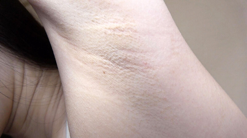 ＜盗撮＞ 皆瀬あかり 濡れてテカってピッタリ密着 神スク水 可愛い女子...