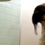 ＜盗撮＞ 盗撮 トイレ故障中 間に合わずに脱糞してしまった女の子たちはその大量のウンコをどうするのだろうか！？ 『FANZA』