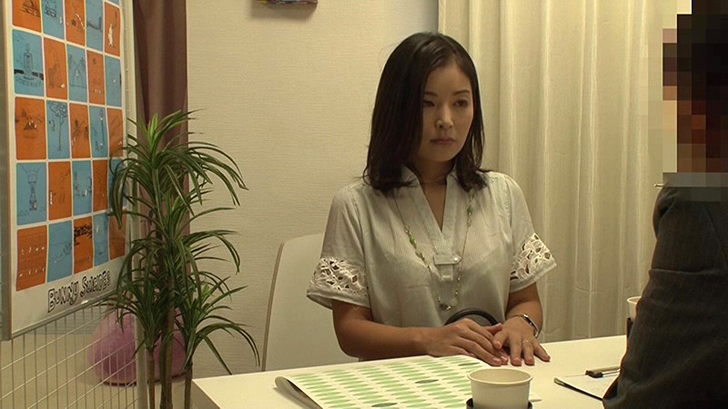 ＜盗撮＞ 「え！私がモデルに！？」高額バイト面接に来た人妻さんがドスケ...