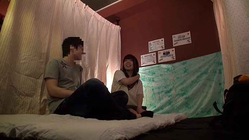 ＜盗撮＞ ネットで噂になってる怪しいリフレ店へ潜入！体験入店JKとイチ...