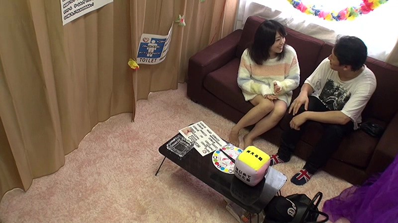 ＜盗撮＞ ヤれると噂のJKコミュ店にガチ潜入！裏オプ交渉なんて知らない...