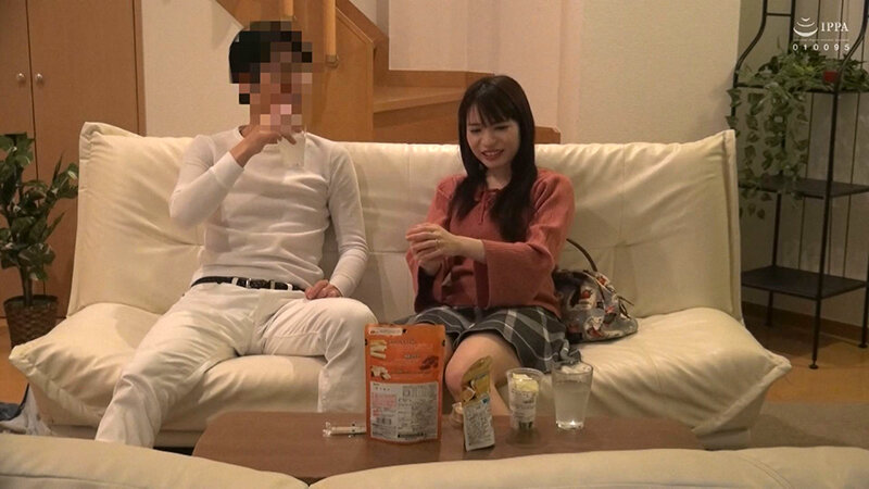 ＜盗撮＞ ピストンからくる快感にアンアン！イッちゃう頃には旦那のことは...