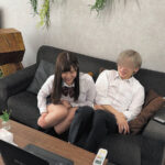 ＜盗撮＞ 「一緒にAV見てSEXのお勉強しよ…だって幼馴染だから恥ずかしくないじゃん」マジメな女子○生が初めてのAV鑑賞…おま○こにデカチンがズッコンバッコン挿入され気持ちよくなる姿に思わずうれしょん！パンティがビチョビチョになりついつい私もこんな事してみたい！！ 『FANZA』