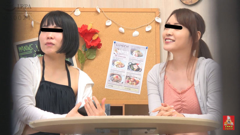 ＜盗撮＞ 隠撮 海の家 便所駆け込み全裸大放尿2 1/2 『FANZA...