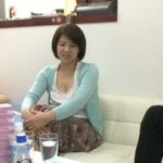 ＜盗撮＞ イケメンが熟女を部屋に連れ込んでSEXに持ち込む様子を盗撮したDVD。 2～強引にそのまま中出ししちゃいました～ 『FANZA』