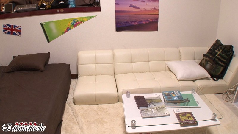 ＜盗撮＞ イケメンが熟女を部屋に連れ込んでSEXに持ち込む様子を盗撮し...