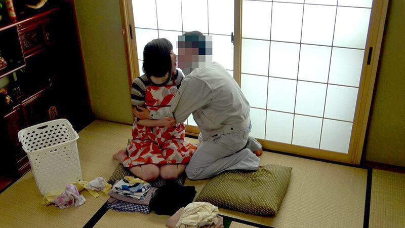 ＜盗撮＞ このたびウチの妻（29）がパート先のバイト君（20）（童貞）...