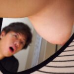 ＜盗撮＞ 無意識な横乳、無防備な下乳 奥田咲 『FANZA』