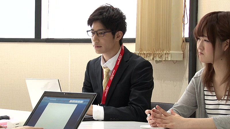 ＜盗撮＞ 男子社員岡本健吾を無理やり脱がしちゃいました 『FANZA』