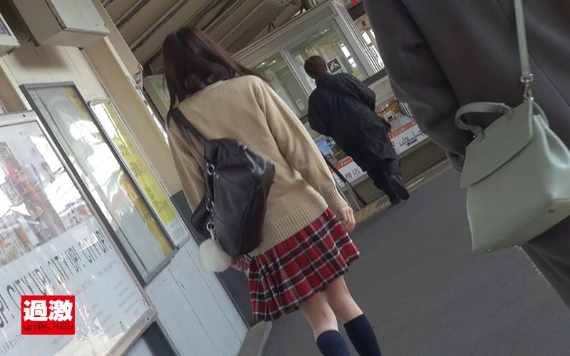 ＜盗撮＞ スカートの中の股間いじりでパンティは愛液まみれ！ねっとり指一...