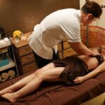 ＜盗撮＞ ‘女の亀頭’と言われるマル秘スポット「カリナ」を刺激する絶頂エステで大量潮吹き！限界突破の激イキに火が付いた素人娘はそのままチ○ポを擦り付けられても挿入を拒めない！？ 『FANZA』