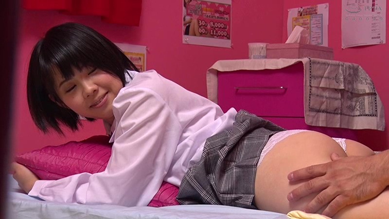 ＜盗撮＞ 裏オプだらけの制服リフレは誰でもヤレちゃう無法地帯！4時間 ...