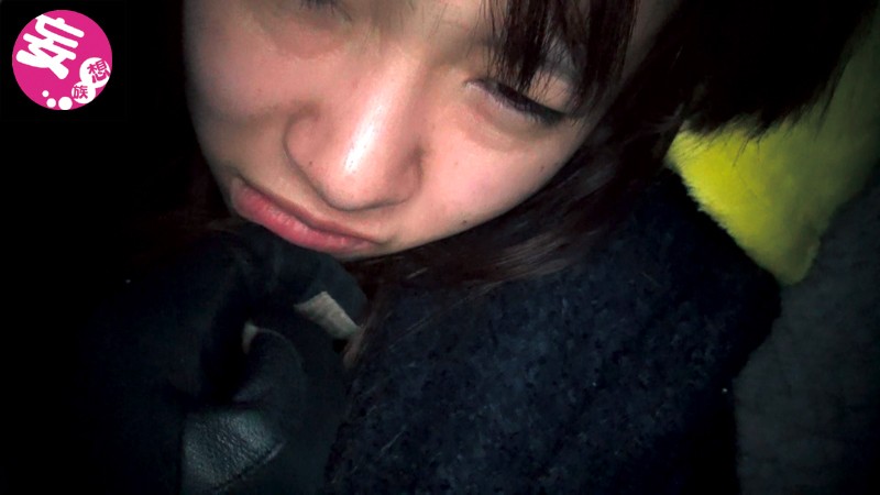 ＜盗撮＞ 帰りのロケバスでぐったり疲れたモデルにイタヅラしてるところを...