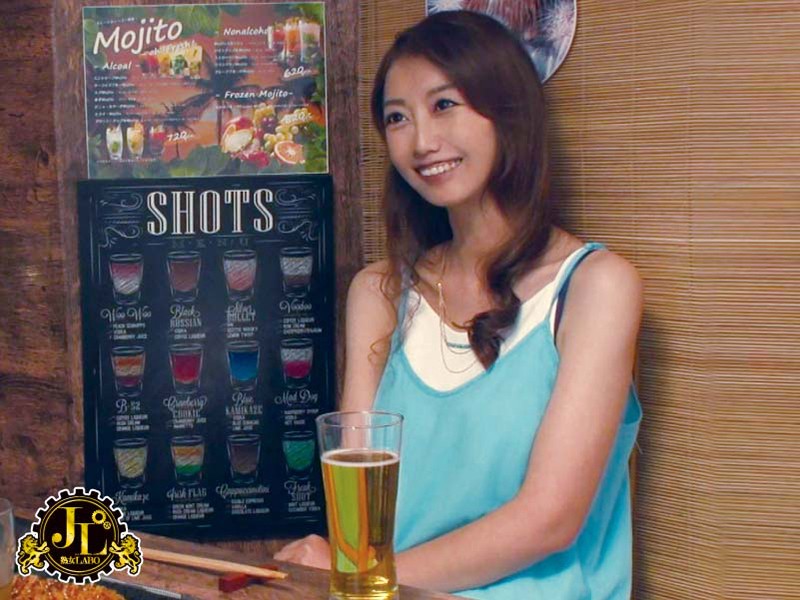 ＜盗撮＞ 「おばさんを酔わせてどうするつもり？」若い男女で溢れ返る相席...