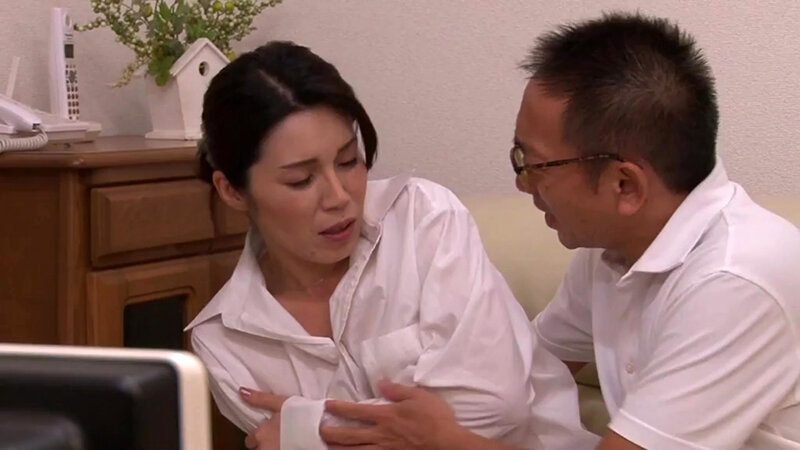 ＜盗撮＞ 【奥様盗撮】お金の為と割り切り生挿入を許す家事代行ヘルパー ...