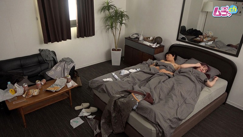 ＜盗撮＞ ニンゲン観察 目が覚めたら見知らぬイケメン。うっかりワンナイ...